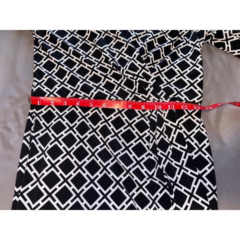 White House Black Market Faux Wrap Dress Black White Geometric 3/4 Sleeve Size 2